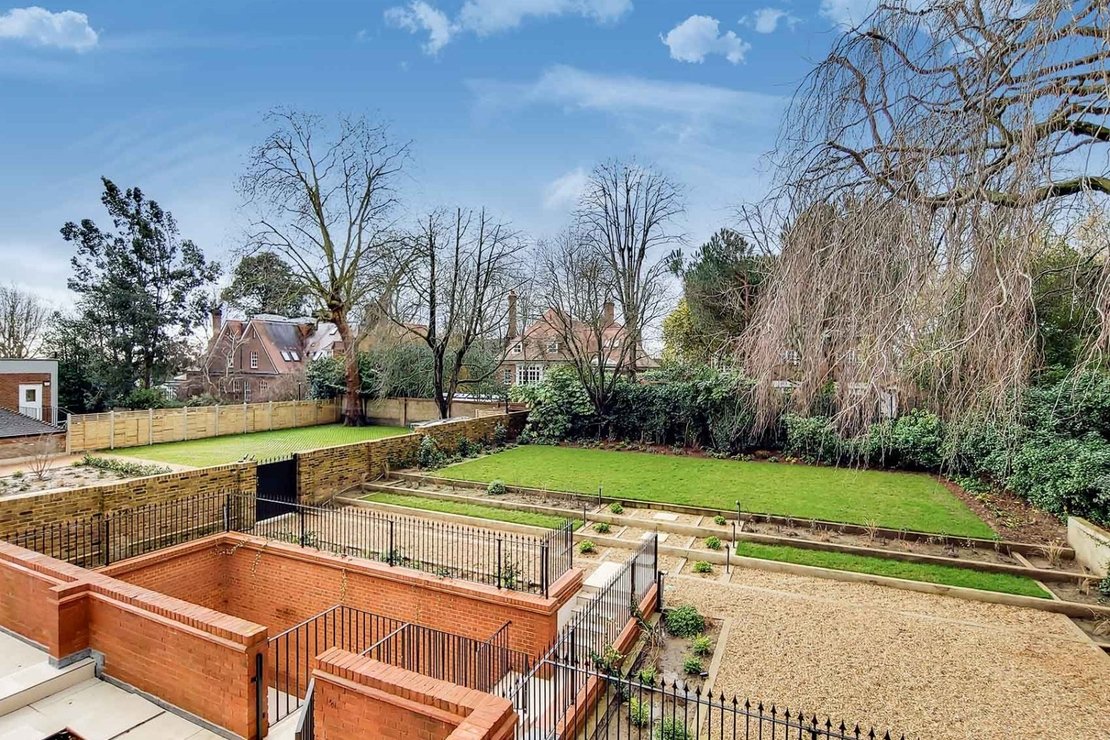 2 bedroom Flat to rent in Fitzjohns Avenue-view13