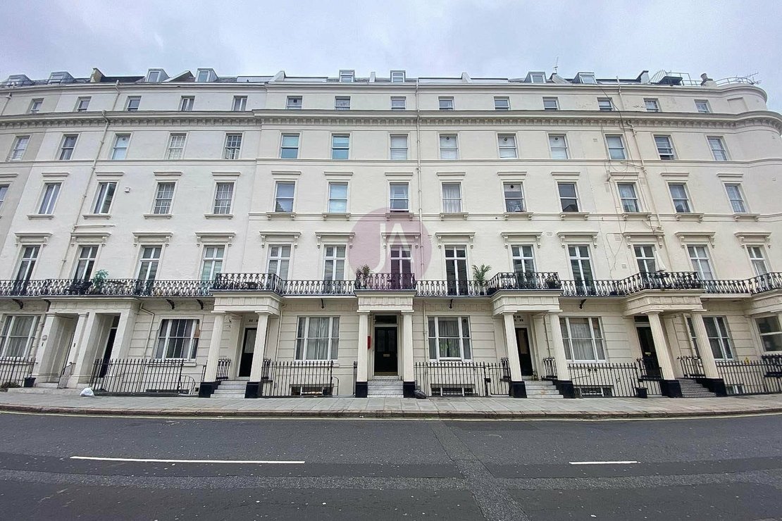 1 bedroom Flat to rent in Forbes House-view2