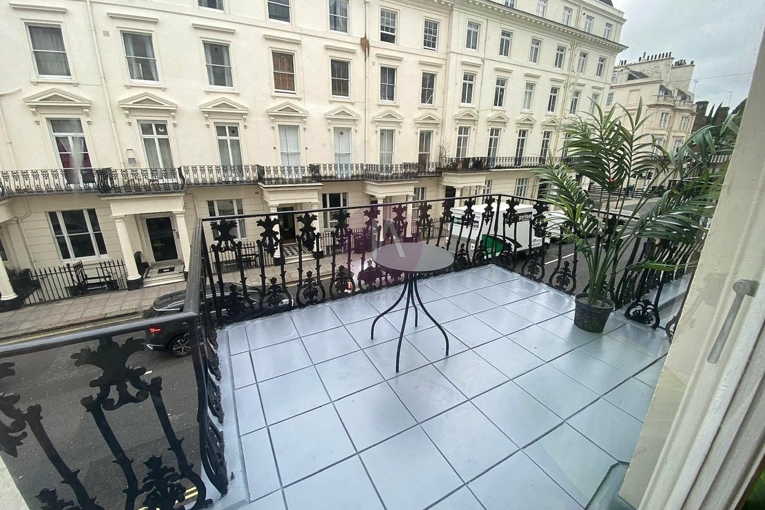 1 bedroom Flat to rent in Forbes House-view3