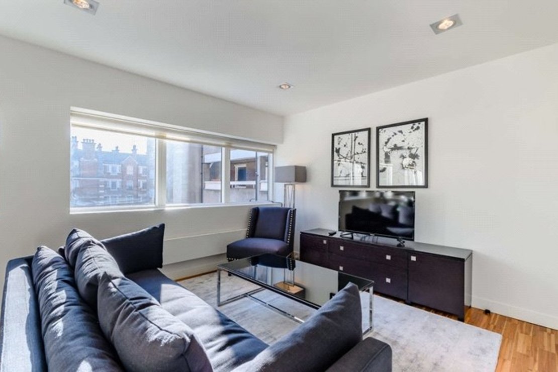 2 bedroom Flat to rent in Fulham Road-view3