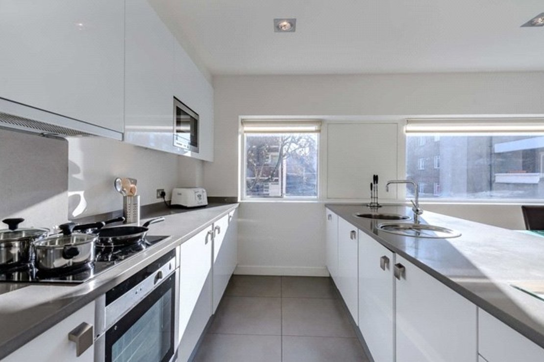 2 bedroom Flat to rent in Fulham Road-view5