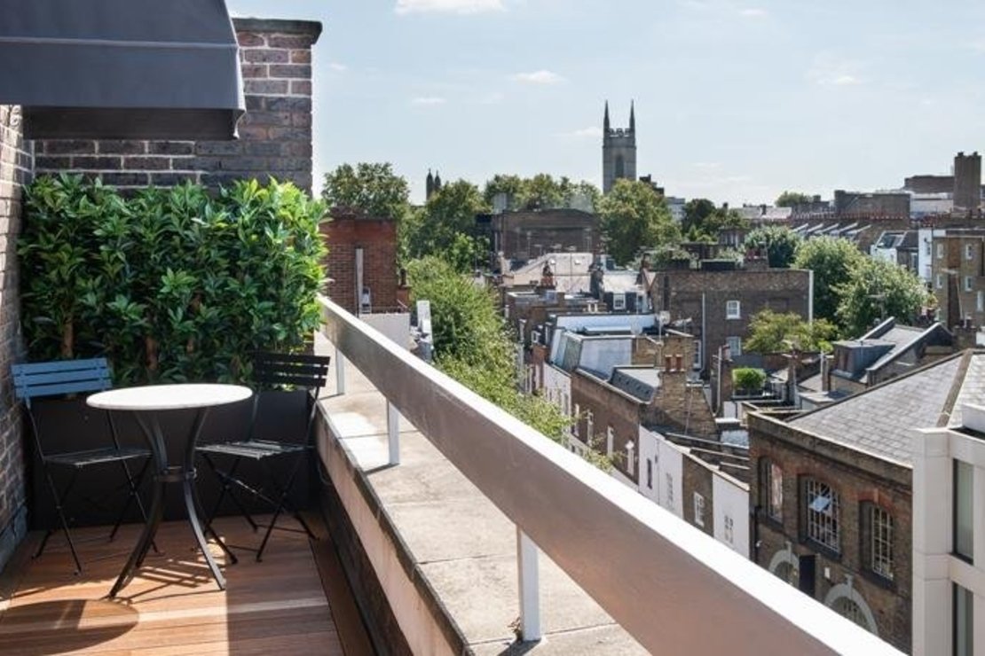 2 bedroom Flat to rent in Fulham Road-view10