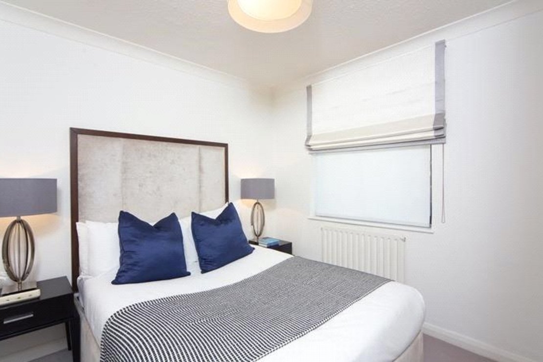 2 bedroom Flat to rent in Fulham Road-view9