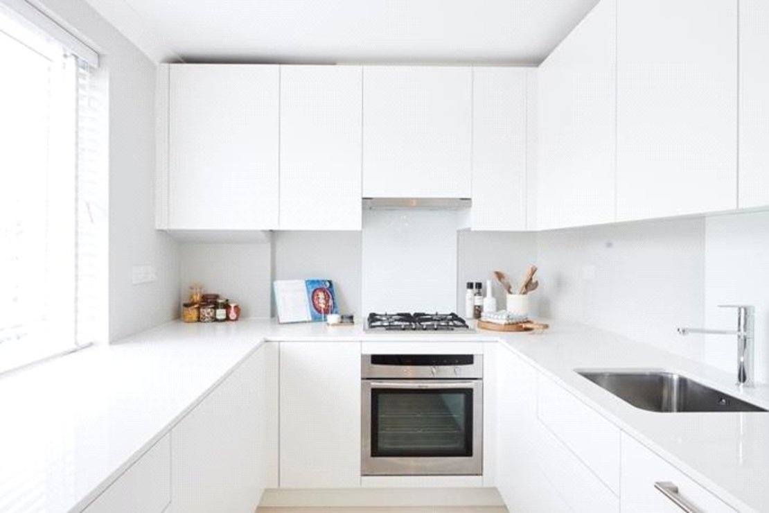 2 bedroom Flat to rent in Fulham Road-view2