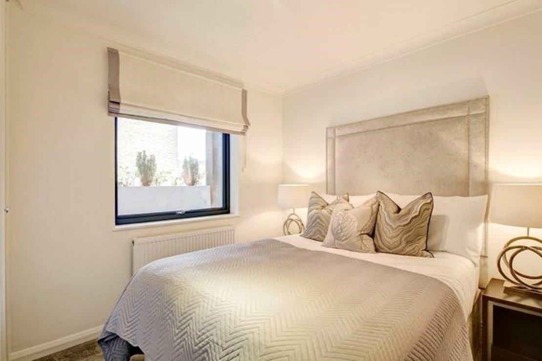 2 bedroom Flat to rent in Fulham Road-view4