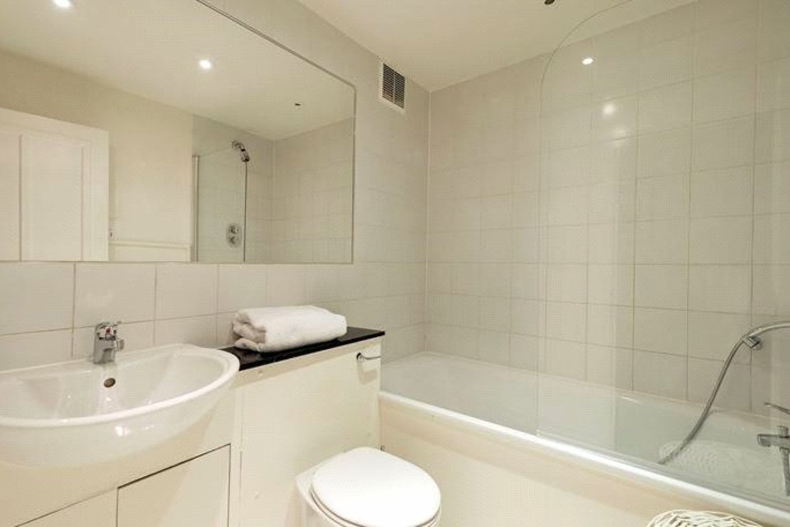 2 bedroom Flat to rent in Fulham Road-view3