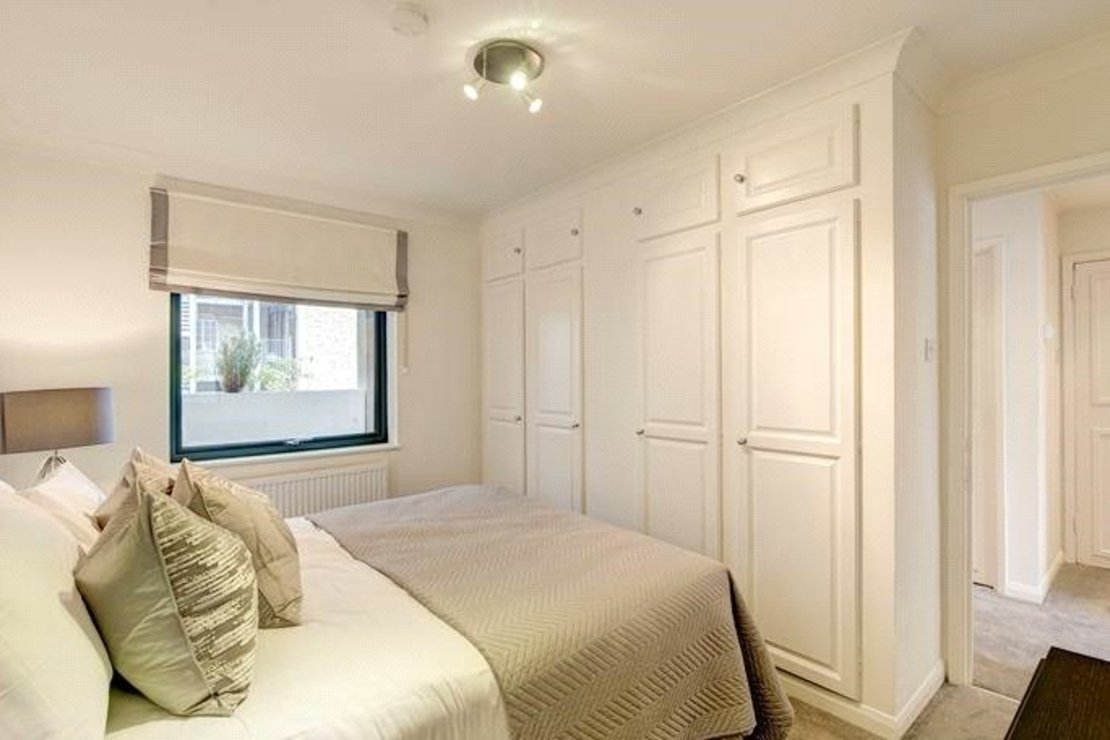 2 bedroom Flat to rent in Fulham Road-view5
