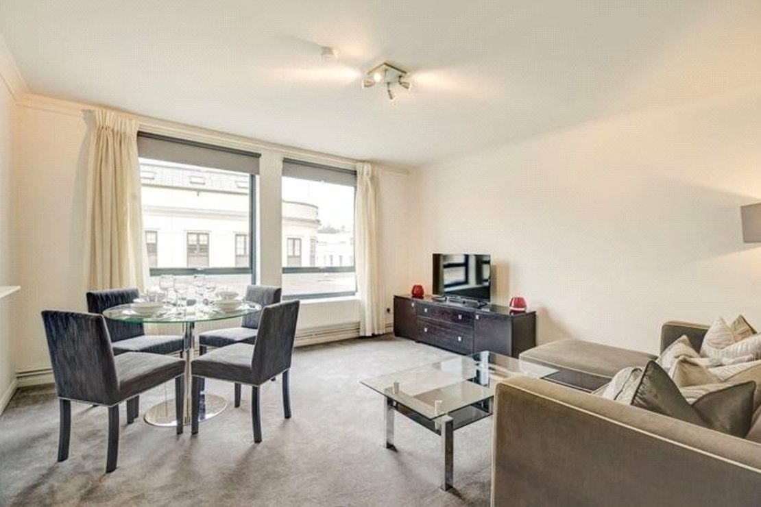 2 bedroom Flat to rent in Fulham Road-view2