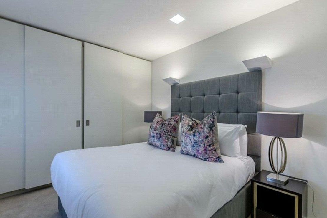 2 bedroom Flat to rent in Fulham Road-view10