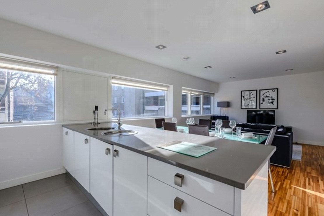 2 bedroom Flat to rent in Fulham Road-view6