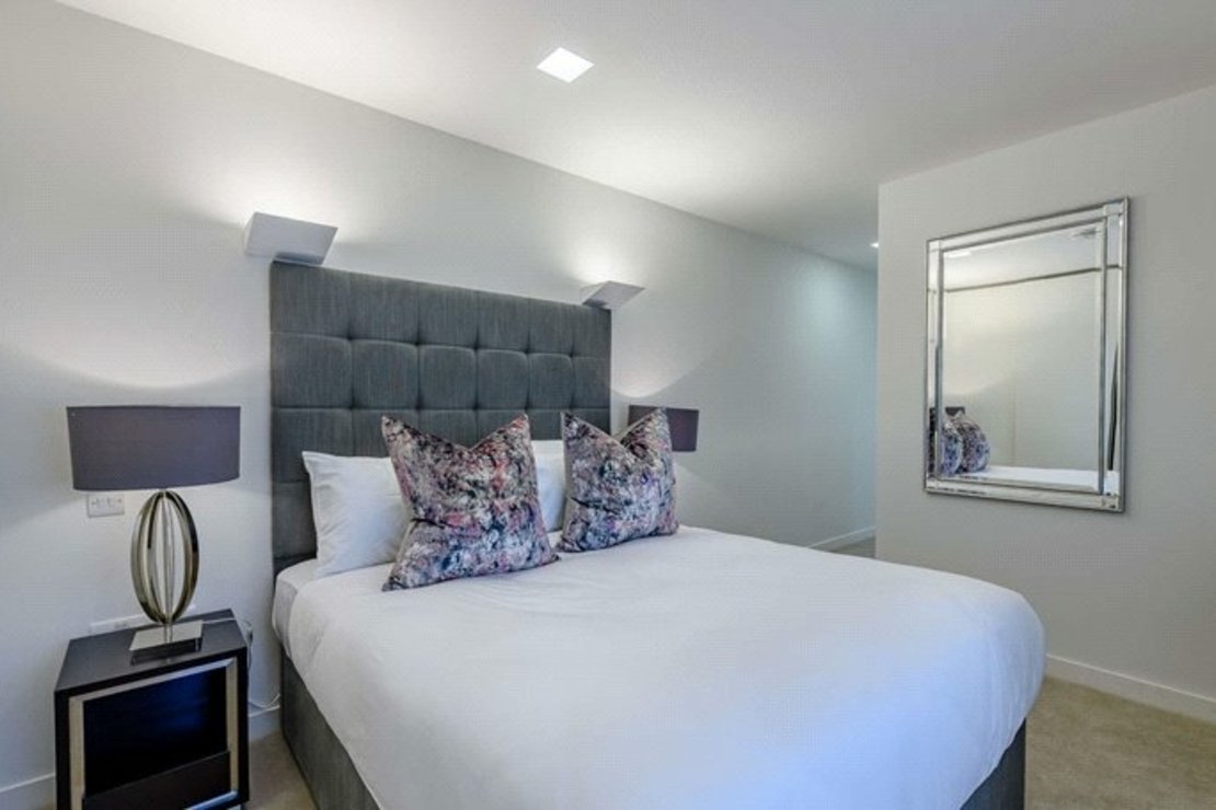 2 bedroom Flat to rent in Fulham Road-view9