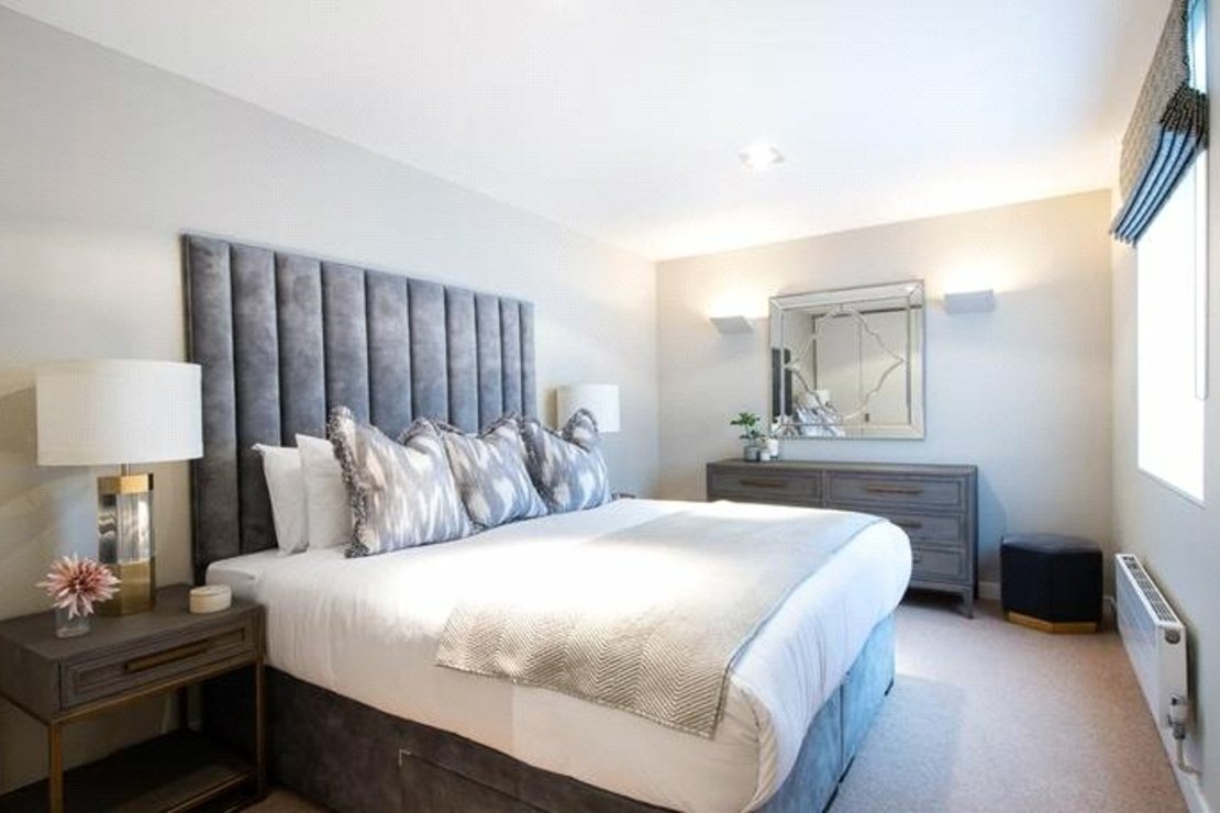 2 bedroom Flat to rent in Fulham Road-view5