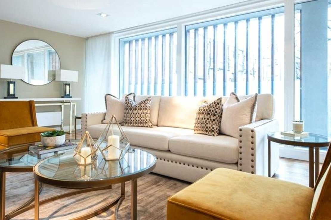 2 bedroom Flat to rent in Fulham Road-view3