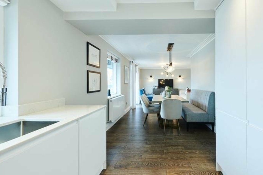 2 bedroom Flat to rent in Fulham Road-view5