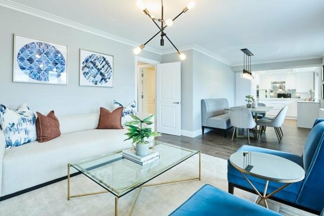 2 bedroom Flat to rent in Fulham Road-view1