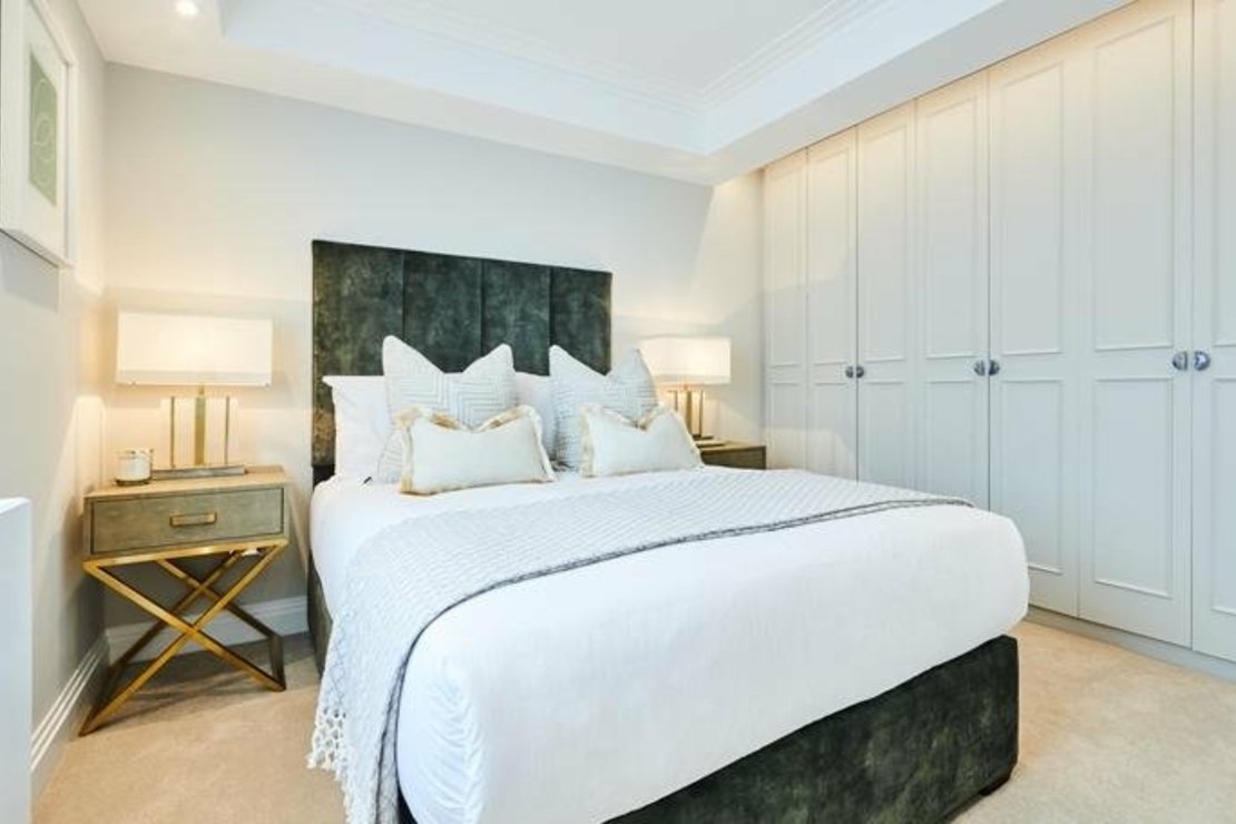 2 bedroom Flat to rent in Fulham Road-view6