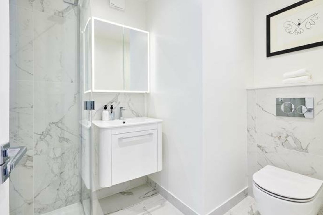 2 bedroom Flat to rent in Fulham Road-view9