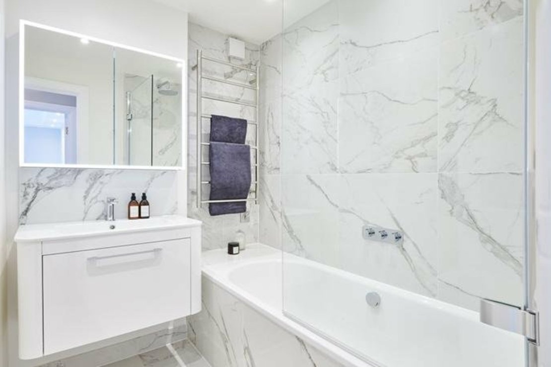 2 bedroom Flat to rent in Fulham Road-view8
