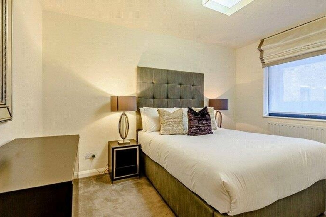 2 bedroom Flat to rent in Fulham Road-view5