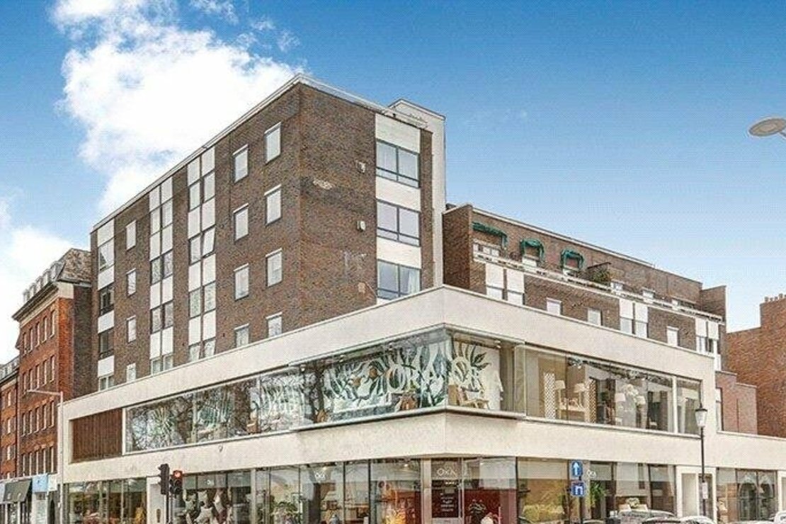 2 bedroom Flat to rent in Fulham Road-view3