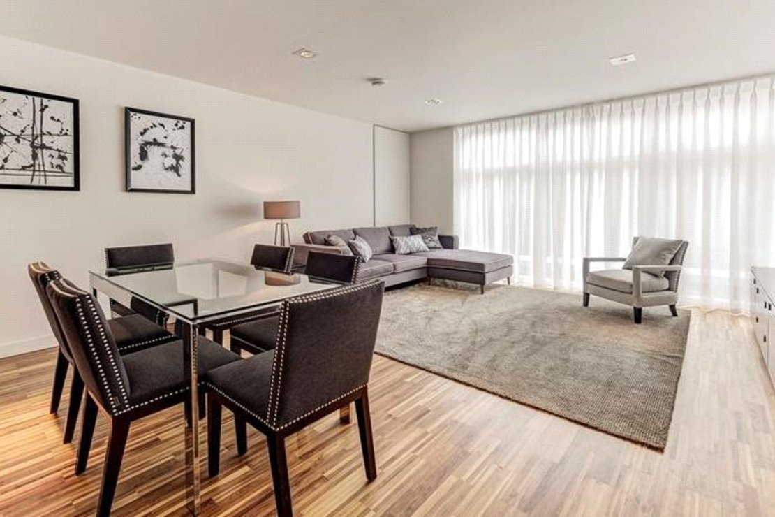 2 bedroom Flat to rent in Fulham Road-view2