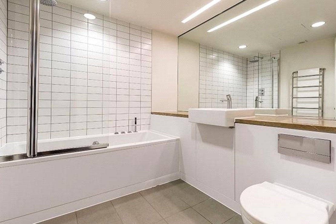 2 bedroom Flat to rent in Fulham Road-view5