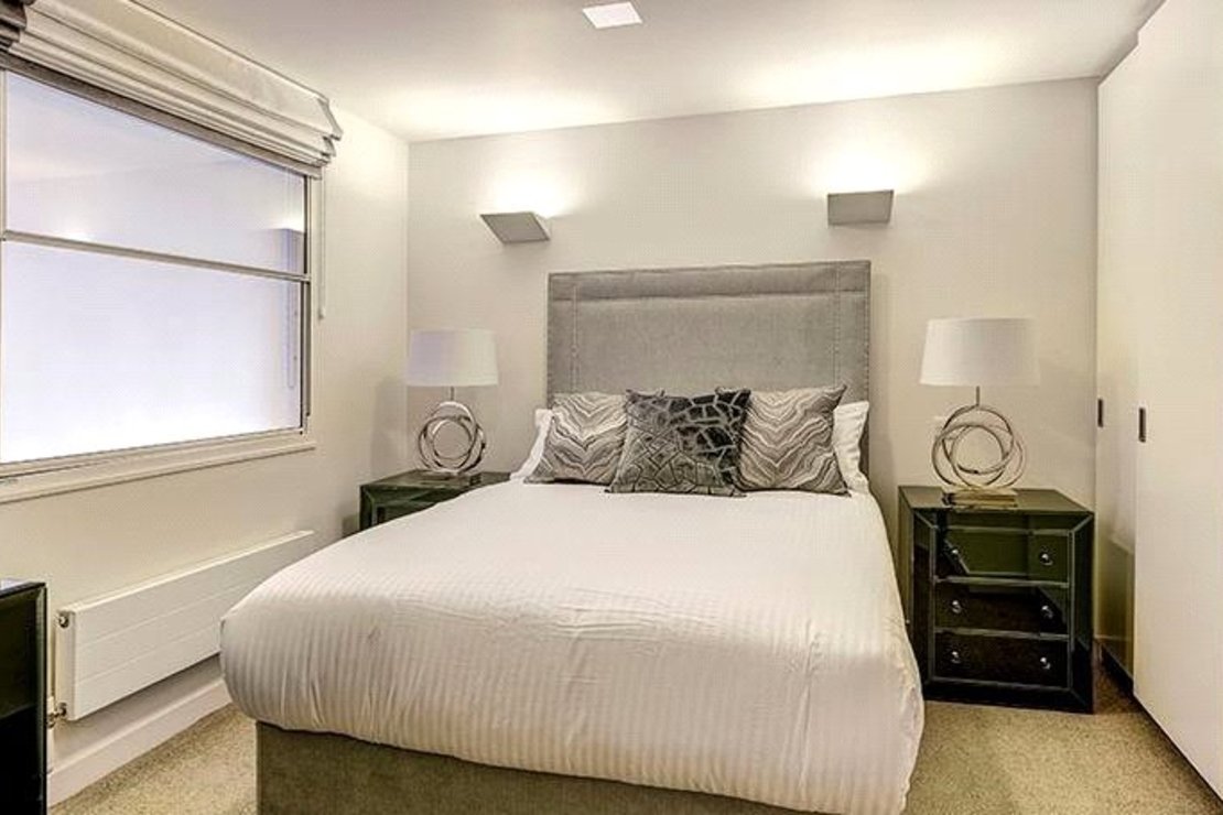2 bedroom Flat to rent in Fulham Road-view8