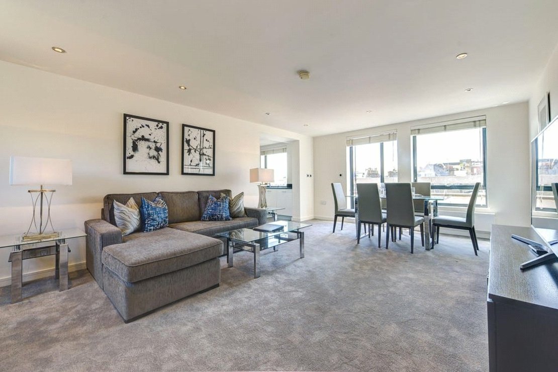 2 bedroom Flat to rent in Fulham Road-view1