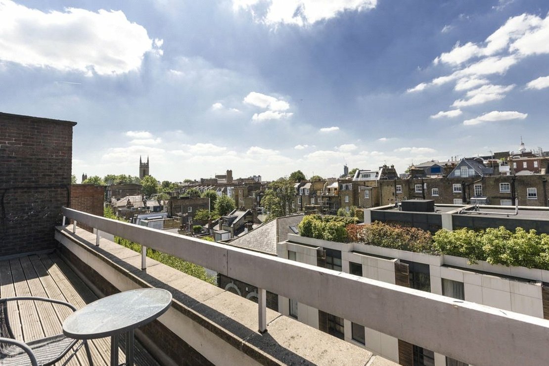 2 bedroom Flat to rent in Fulham Road-view10