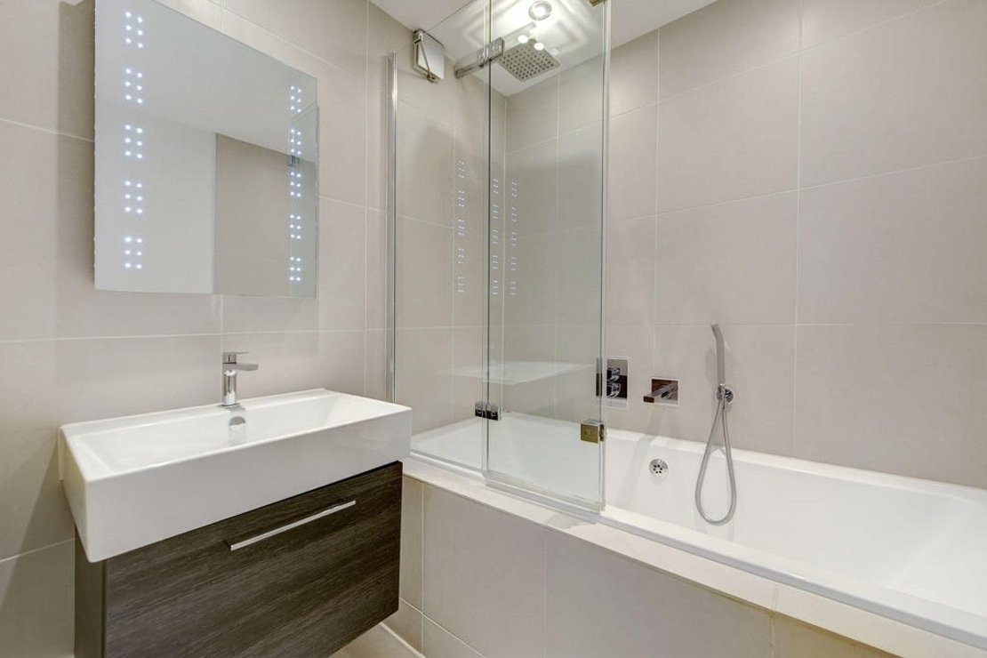 2 bedroom Flat to rent in Fulham Road-view5