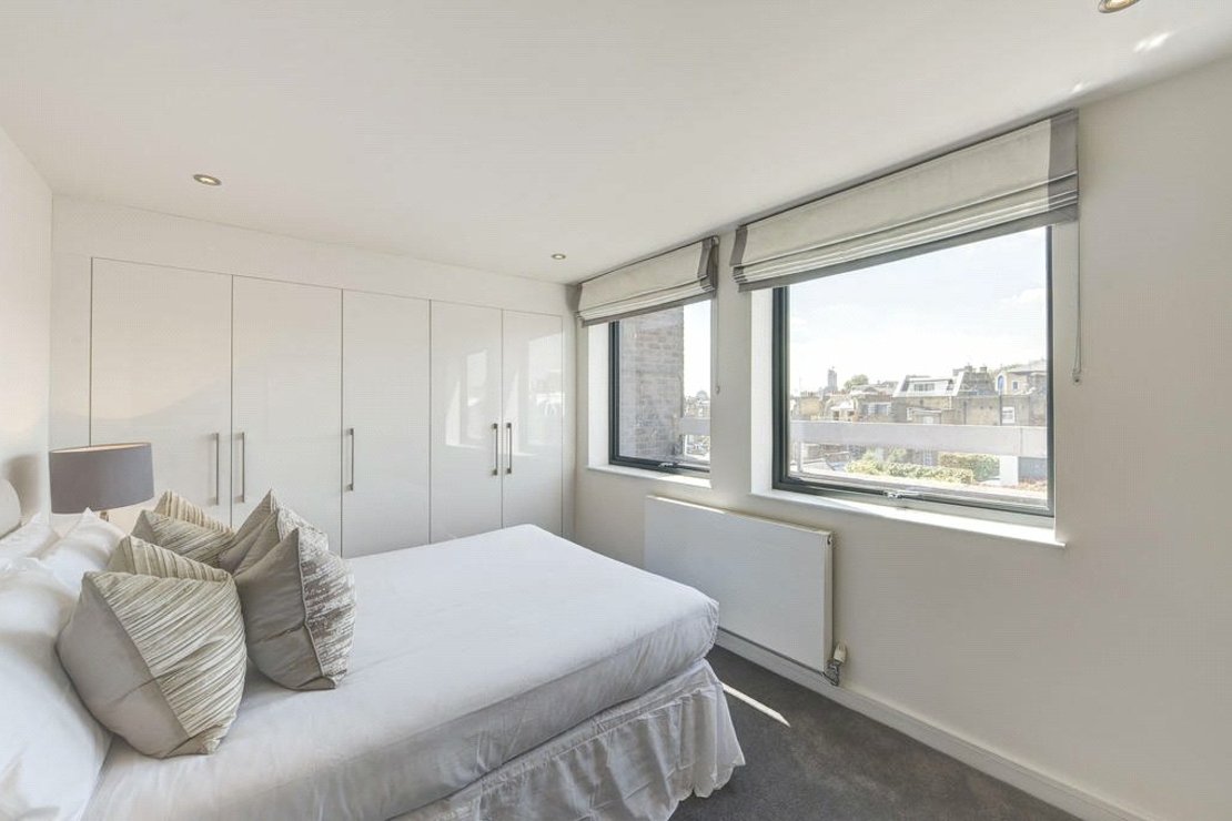 2 bedroom Flat to rent in Fulham Road-view6