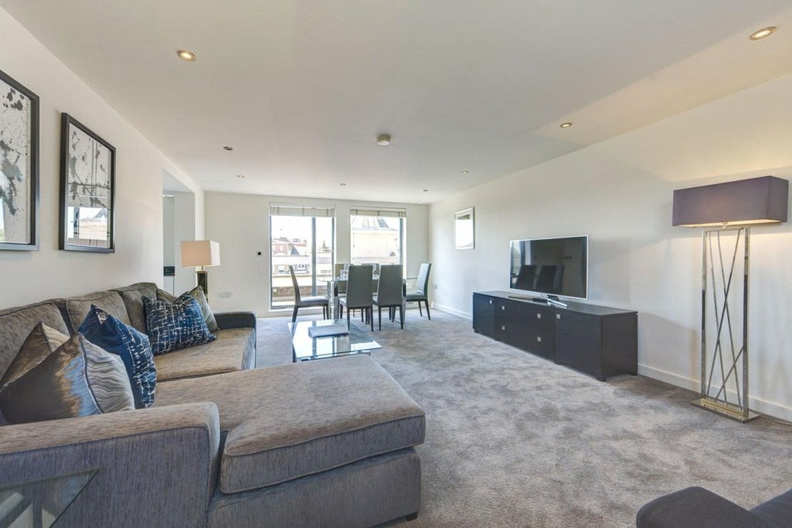 2 bedroom Flat to rent in Fulham Road-view2