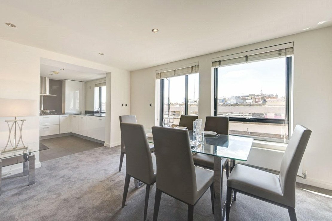 2 bedroom Flat to rent in Fulham Road-view4