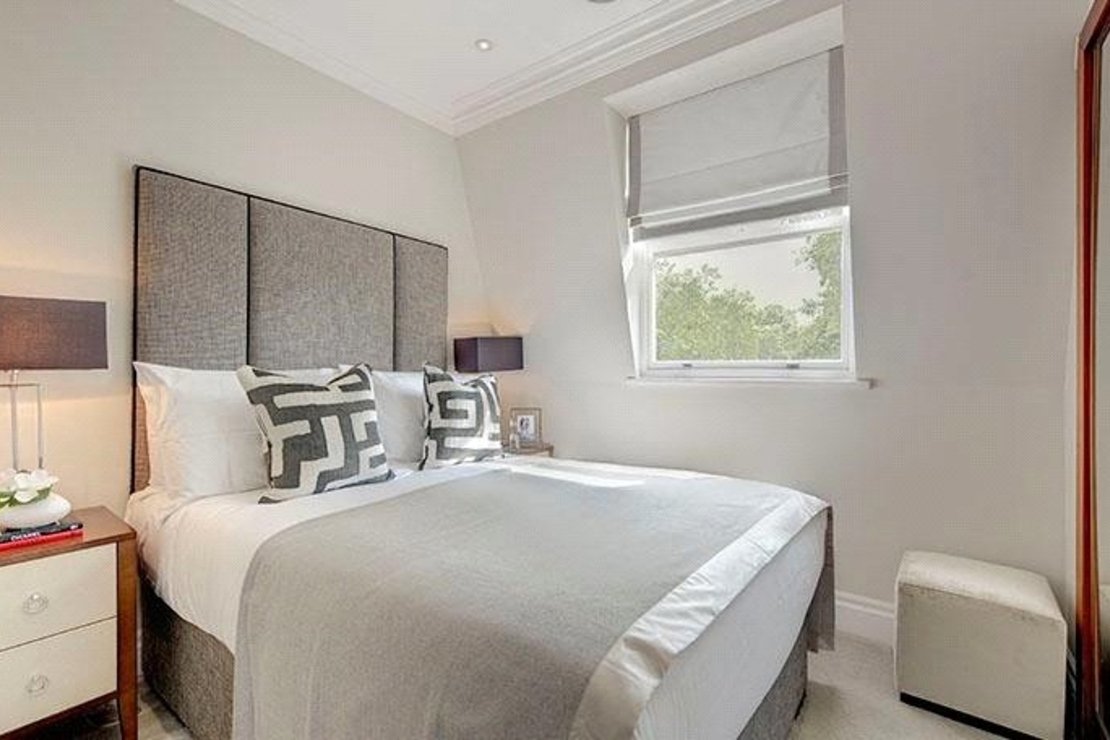2 bedroom Flat to rent in Garden House-view5