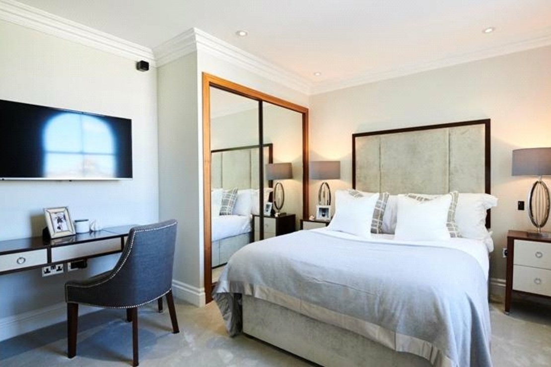 2 bedroom Flat to rent in Garden House-view3