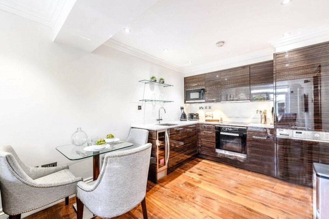 1 bedroom Flat to rent in Garden House-view5