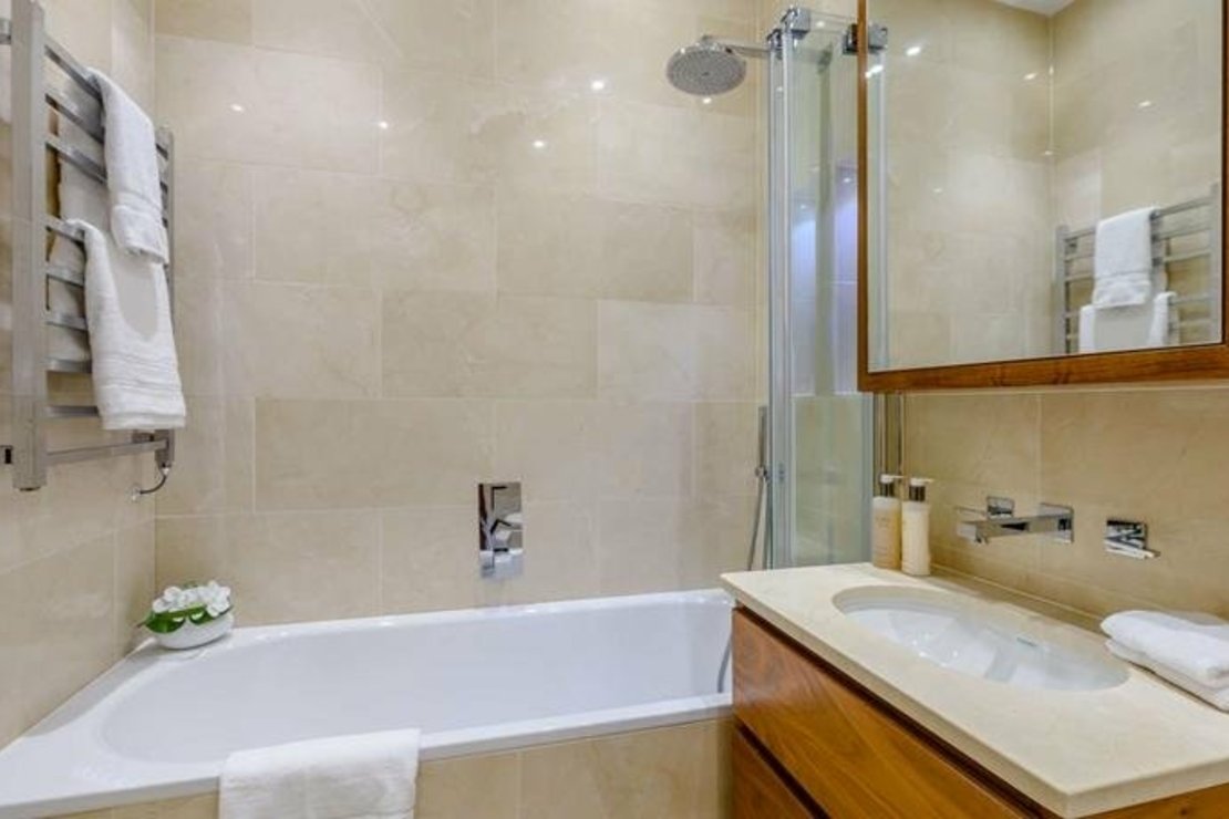 1 bedroom Flat to rent in Garden House-view5
