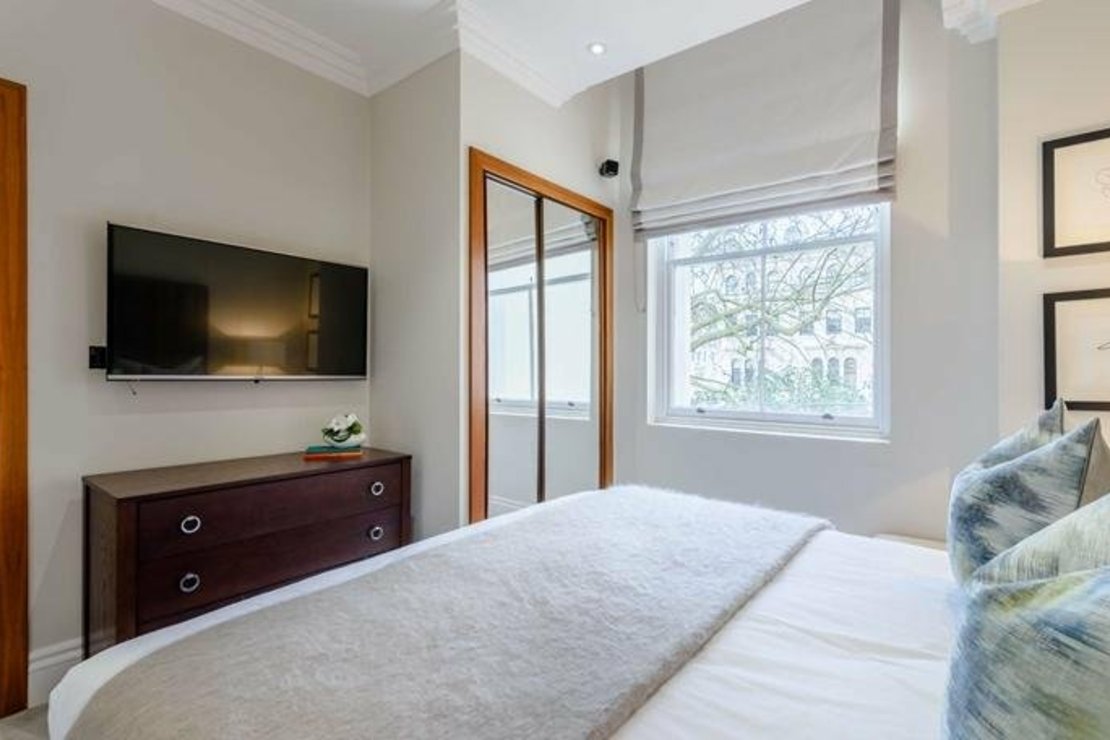 1 bedroom Flat to rent in Garden House-view8