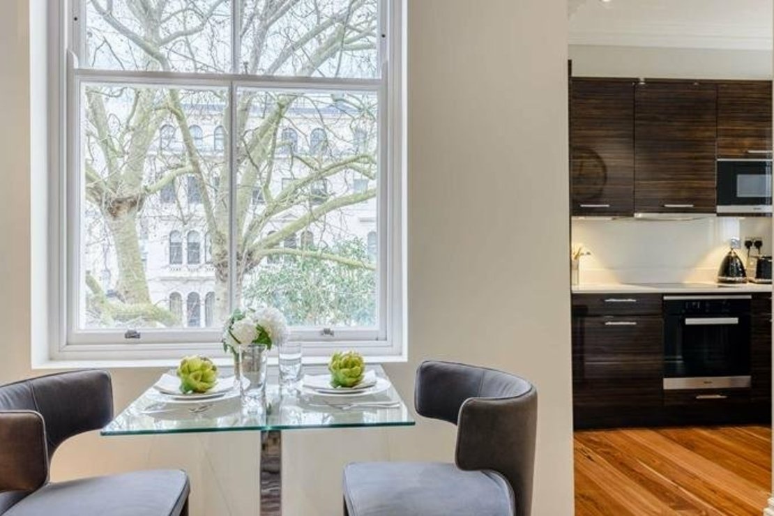 1 bedroom Flat to rent in Garden House-view3