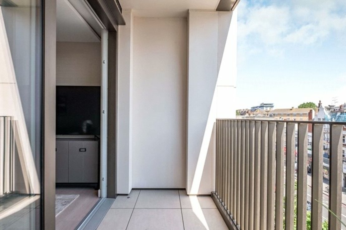 1 bedroom Flat to rent in Garrett Mansions-view8