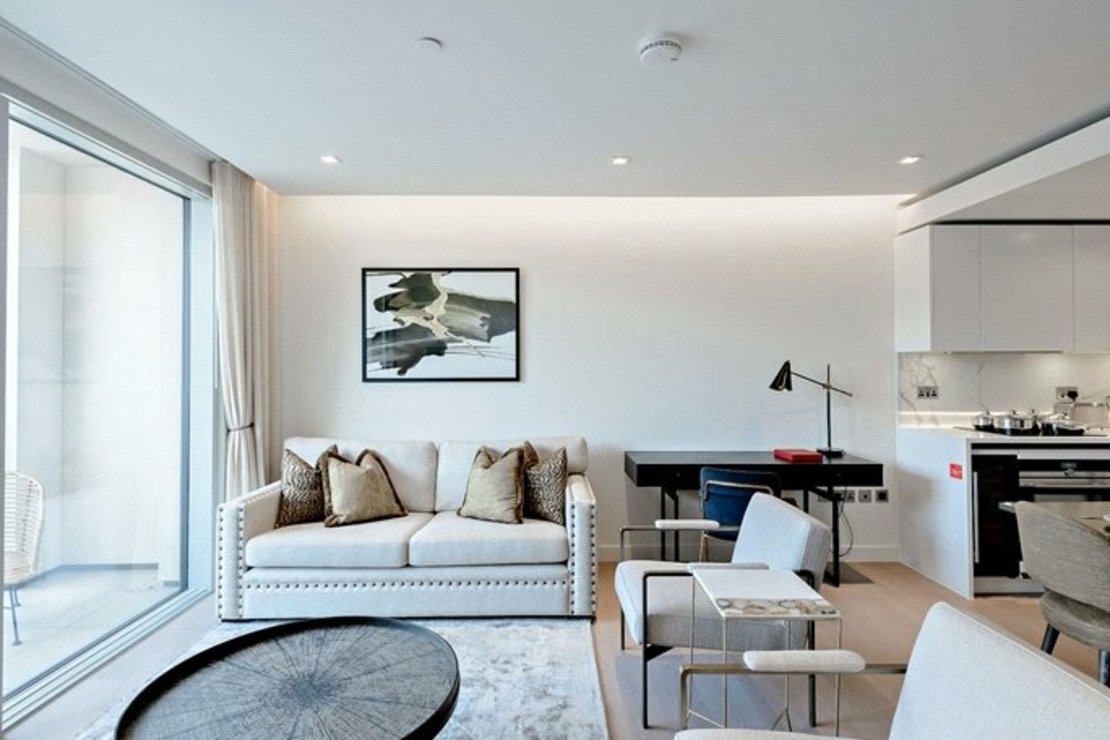 1 bedroom Flat to rent in Garrett Mansions-view1