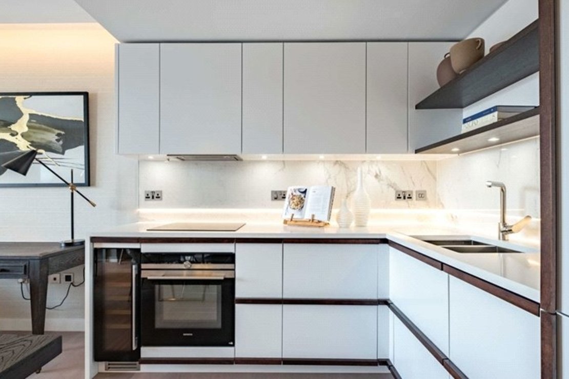1 bedroom Flat to rent in Garrett Mansions-view4