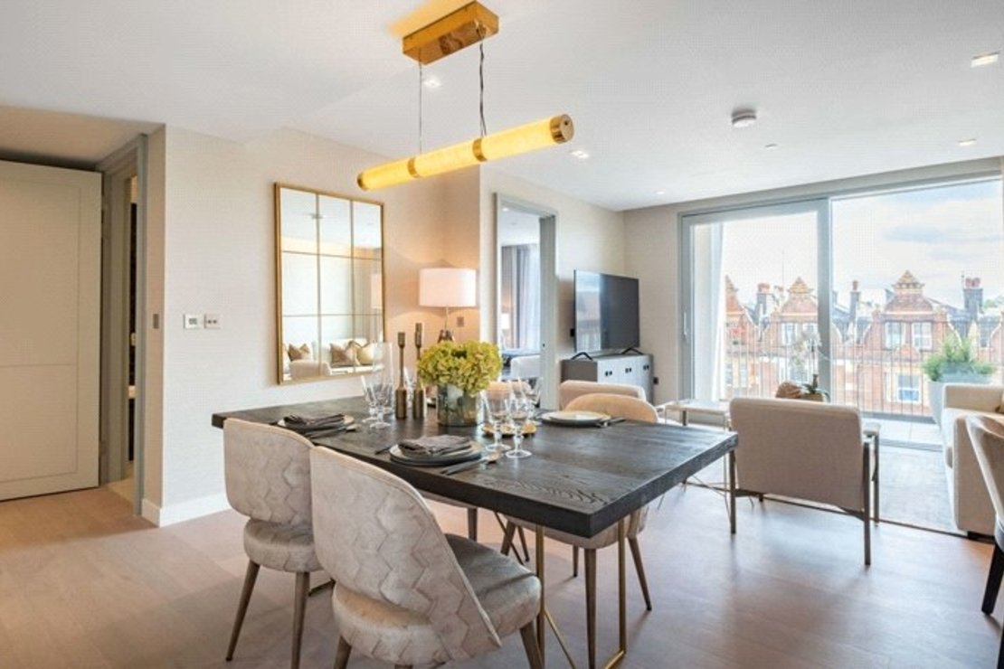 1 bedroom Flat to rent in Garrett Mansions-view2