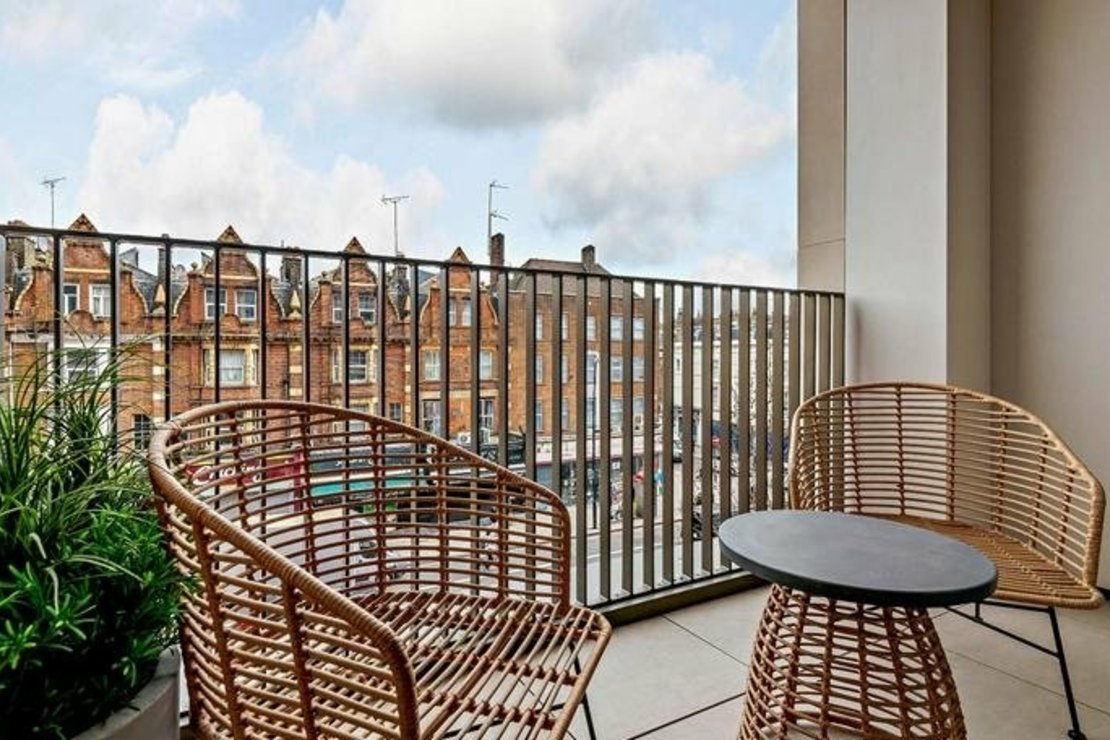 1 bedroom Flat to rent in Garrett Mansions-view7