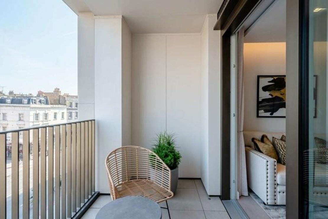 2 bedroom Flat to rent in Garrett Mansions-view5