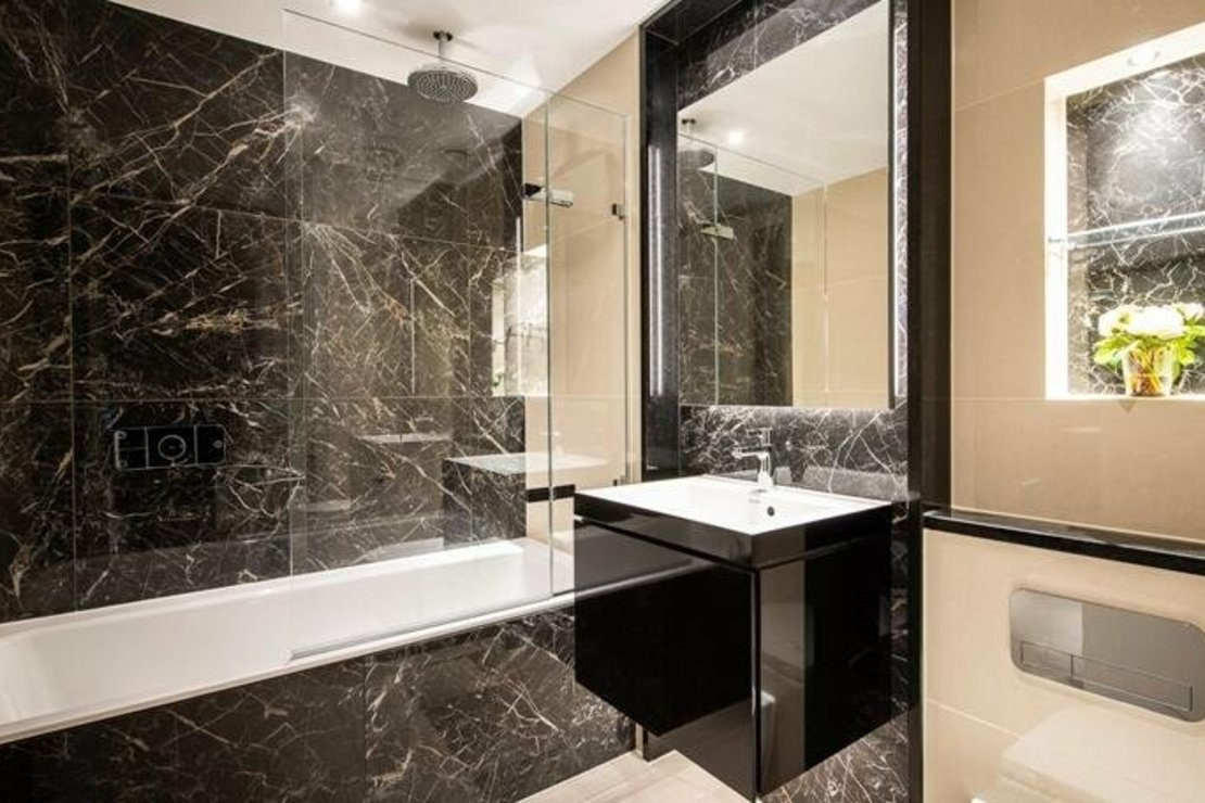 2 bedroom Flat to rent in Garrett Mansions-view6