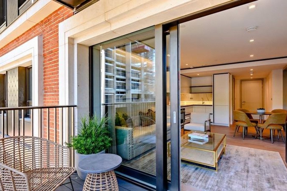 1 bedroom Flat to rent in Garrett Mansions-view13