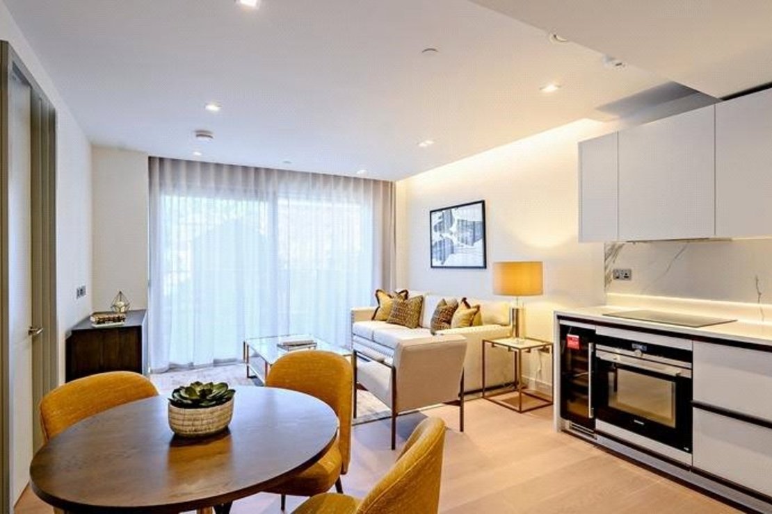 1 bedroom Flat to rent in Garrett Mansions-view2