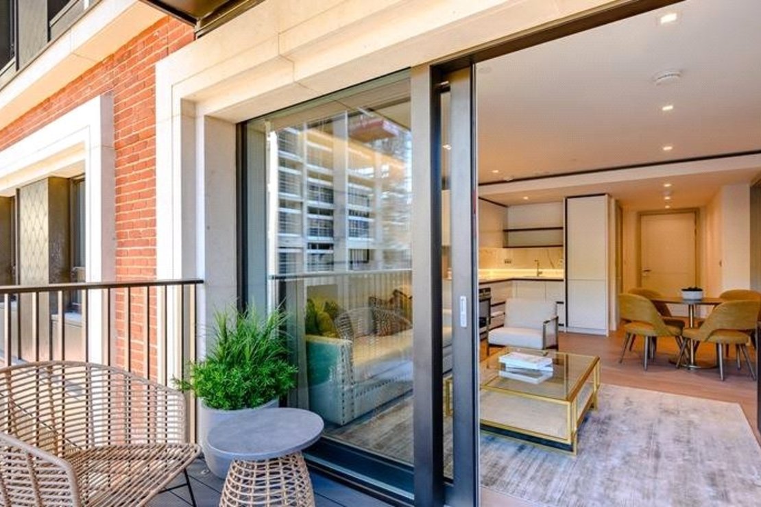 1 bedroom Flat to rent in Garrett Mansions-view14