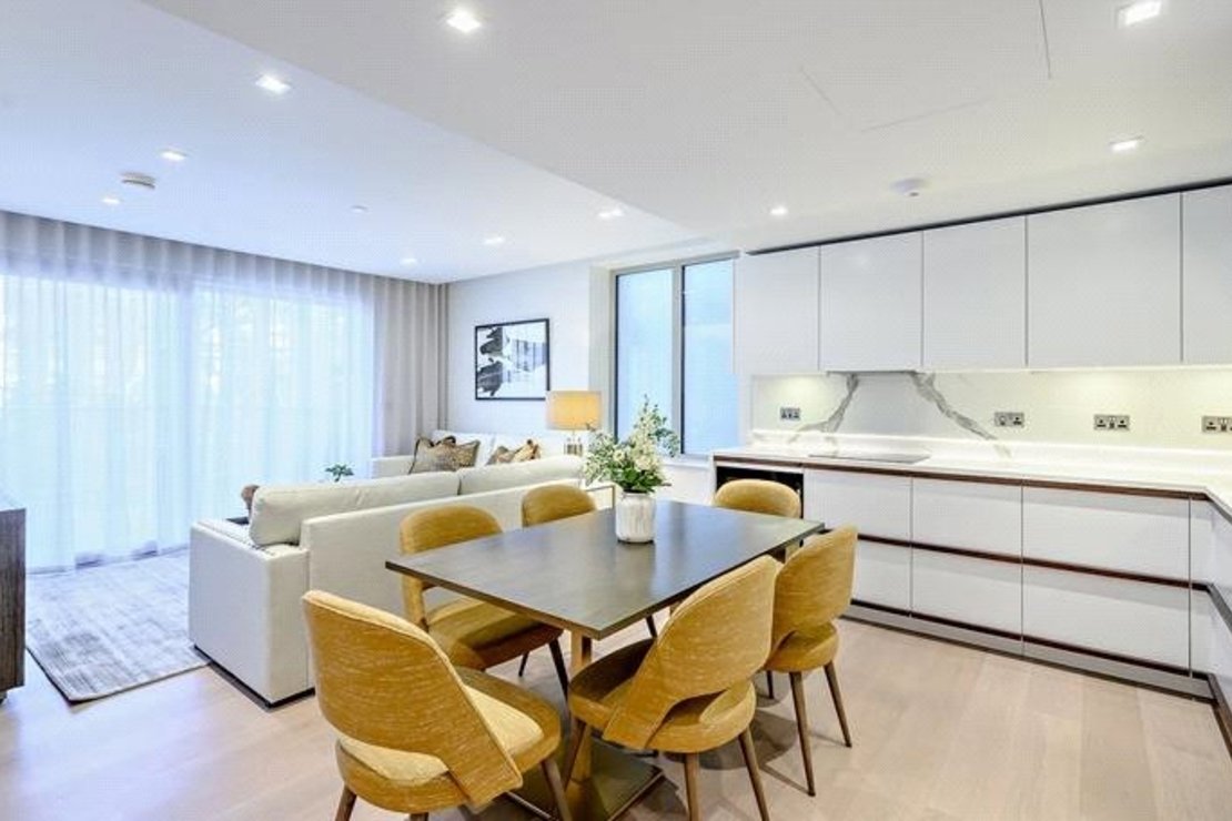 1 bedroom Flat to rent in Garrett Mansions-view1